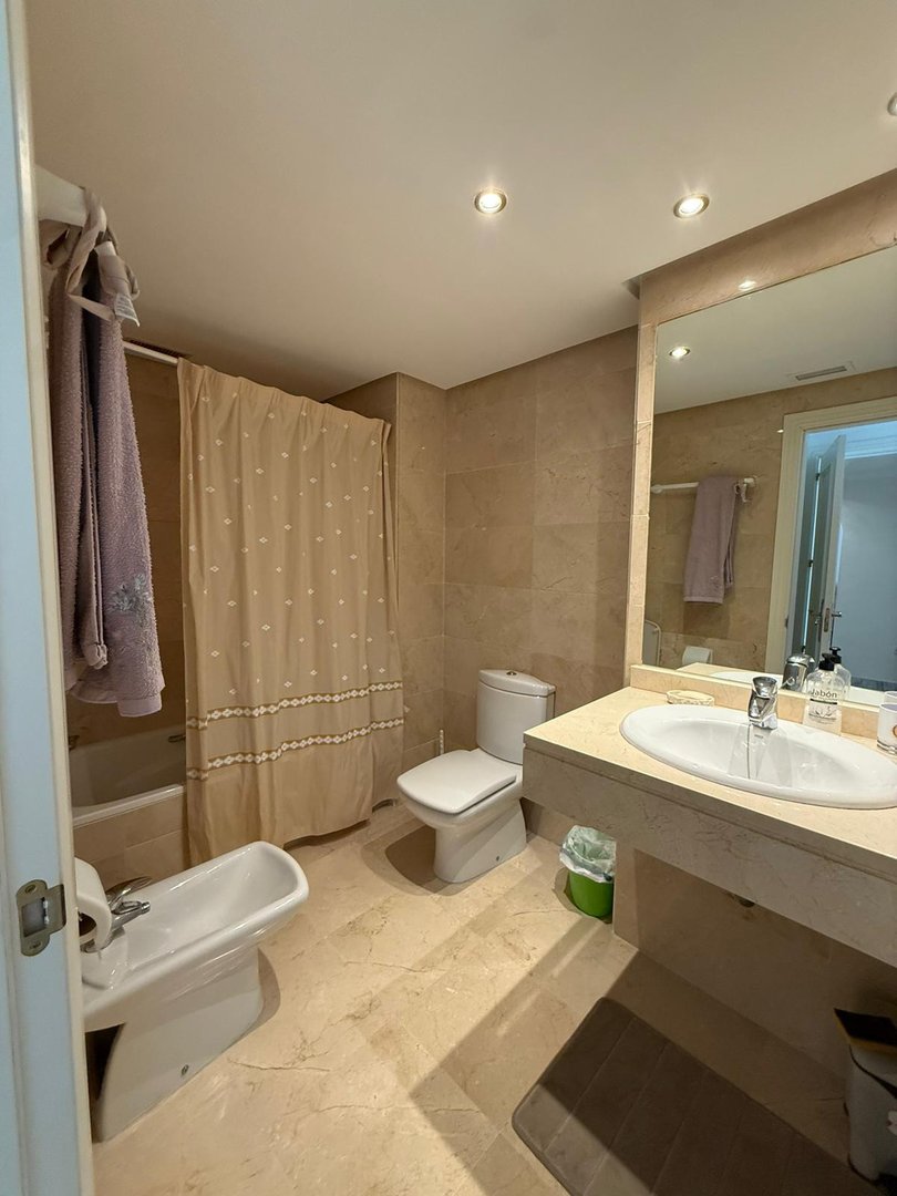 2 Bed Middle Floor Apartment in Nueva Andalucía