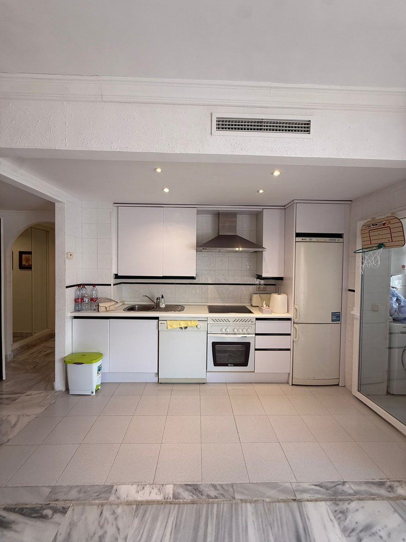 2 Bed Middle Floor Apartment in Nueva Andalucía
