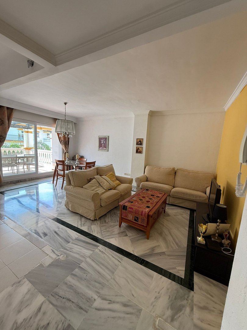 2 Bed Middle Floor Apartment in Nueva Andalucía