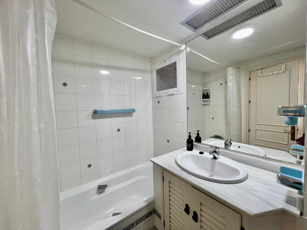 2 Bed Middle Floor Apartment in Elviria