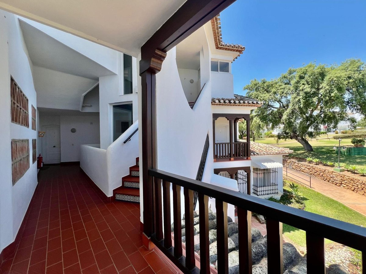 2 Bed Middle Floor Apartment in Elviria