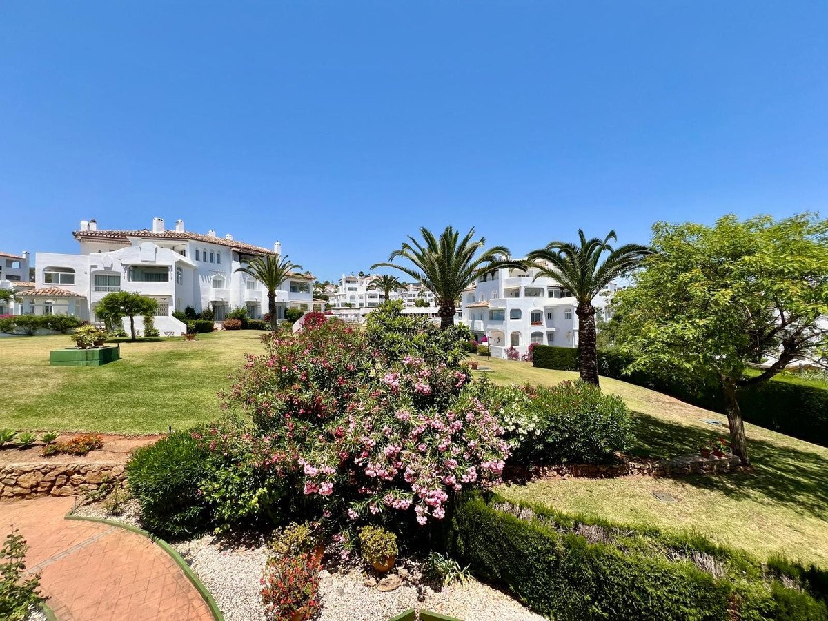 2 Bed Middle Floor Apartment in Elviria