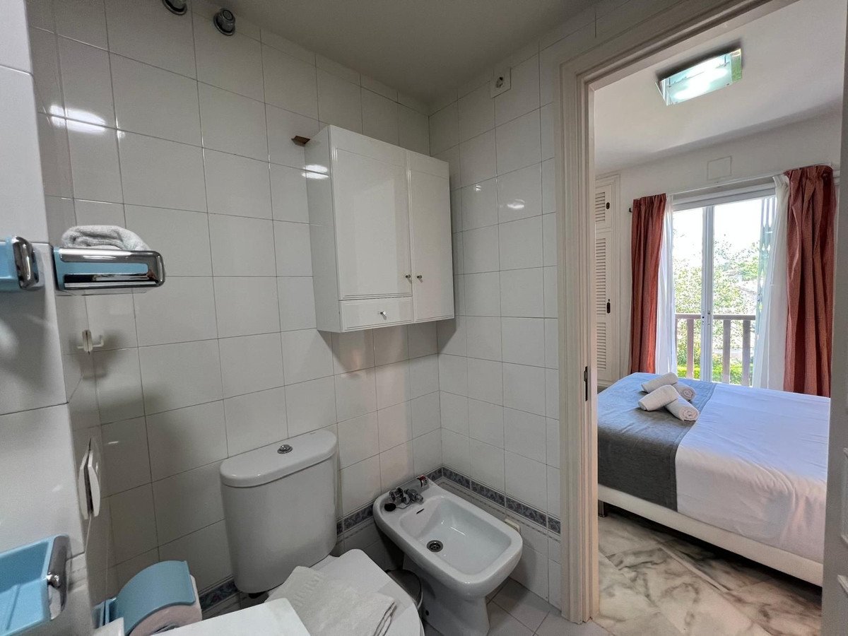 2 Bed Middle Floor Apartment in Elviria