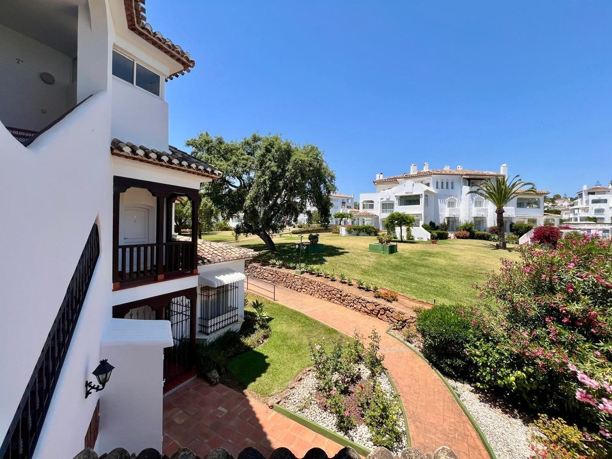 2 Bed Middle Floor Apartment in Elviria