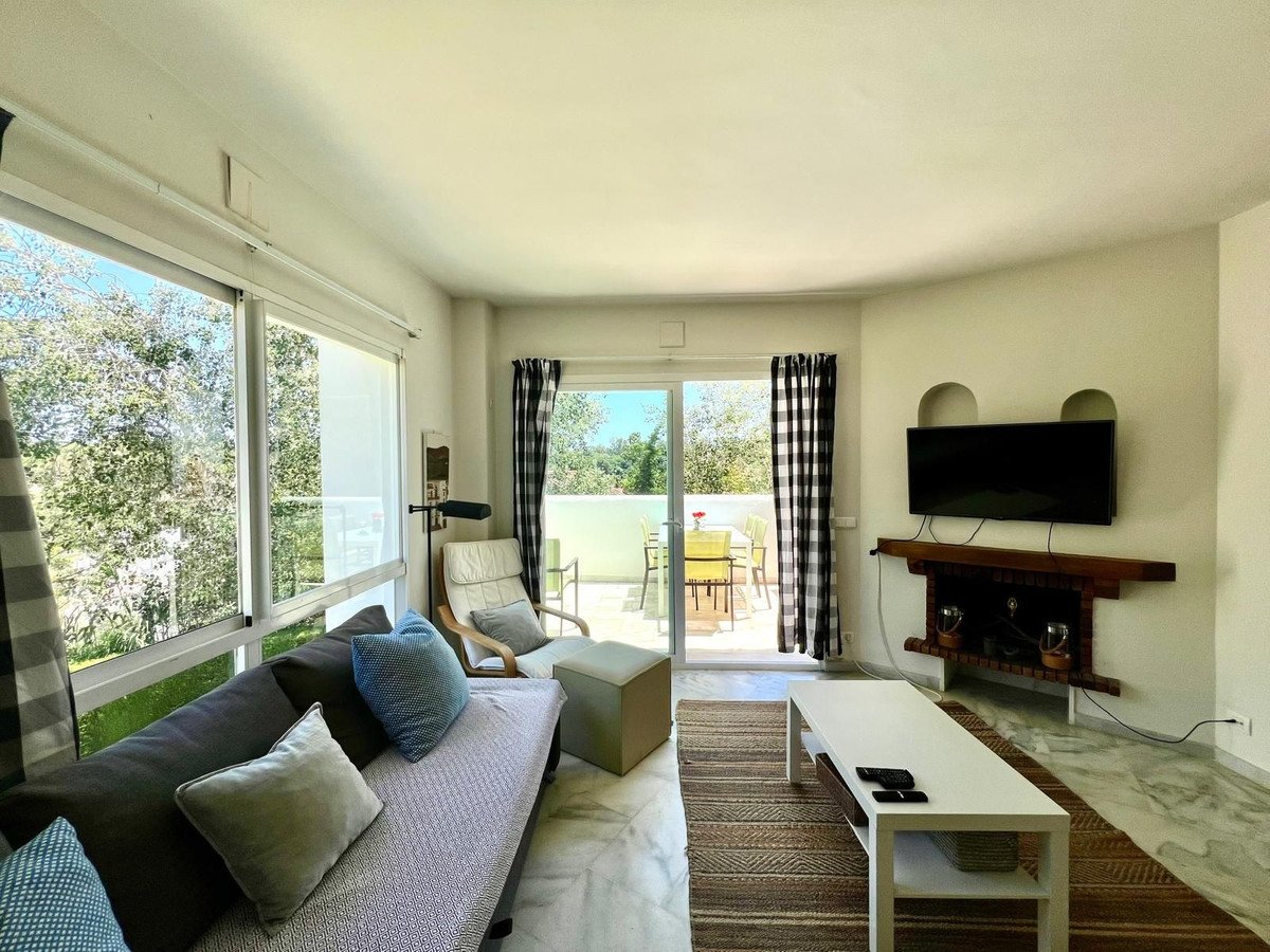 2 Bed Middle Floor Apartment in Elviria