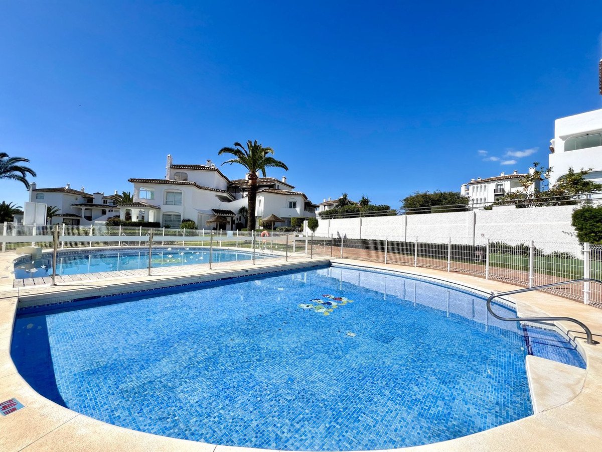 2 Bed Middle Floor Apartment in Elviria