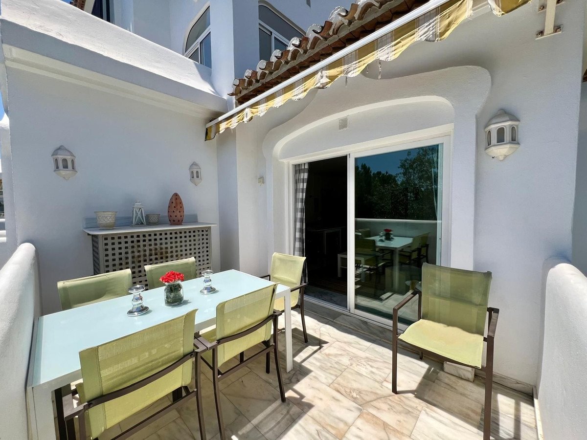 2 Bed Middle Floor Apartment in Elviria