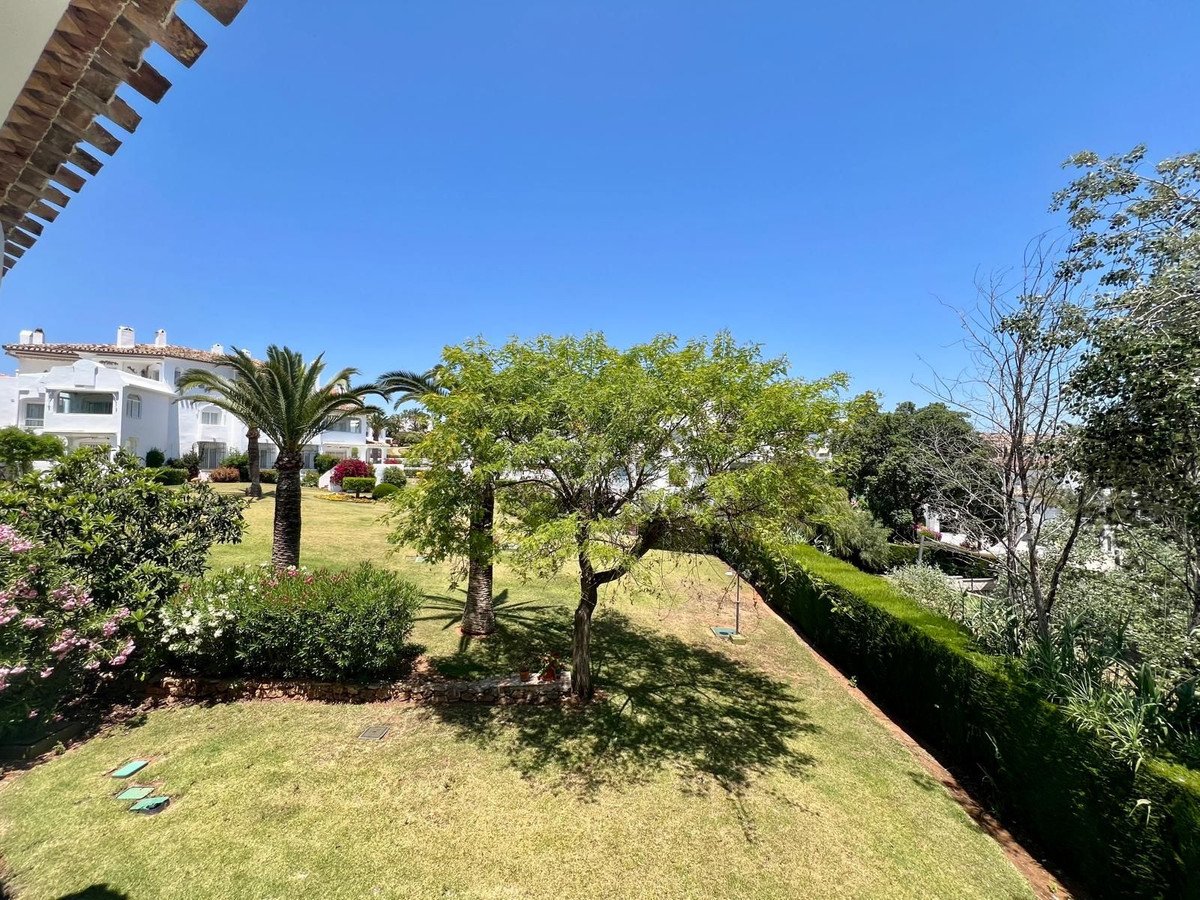 2 Bed Middle Floor Apartment in Elviria