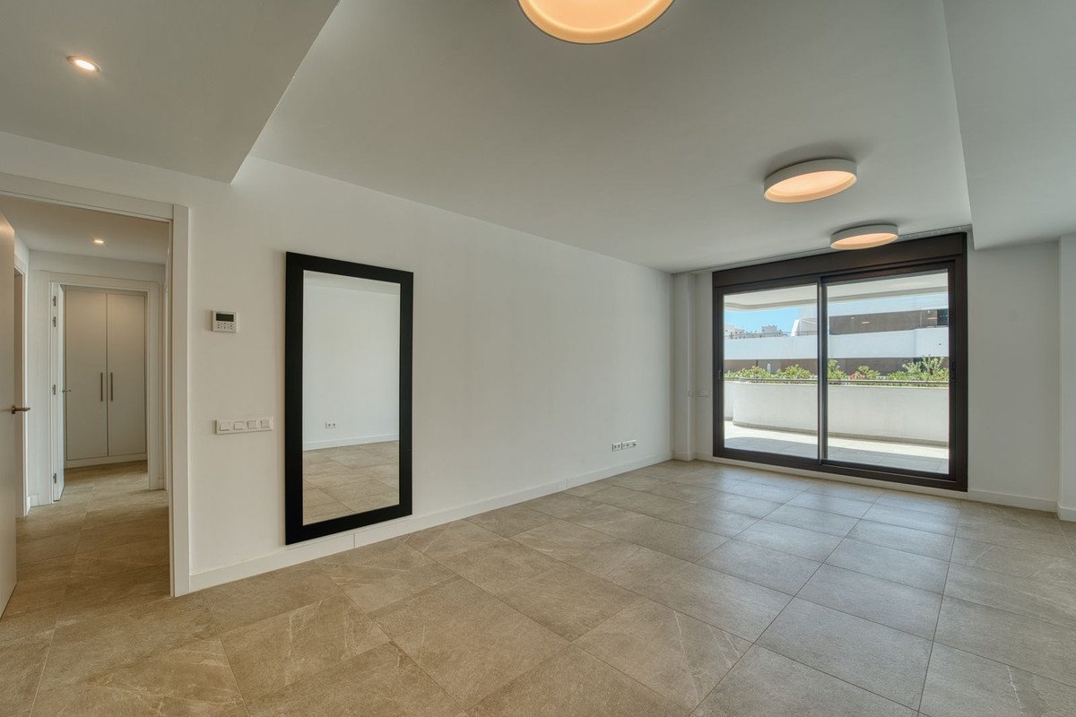 2 Bed Ground Floor Apartment in Estepona