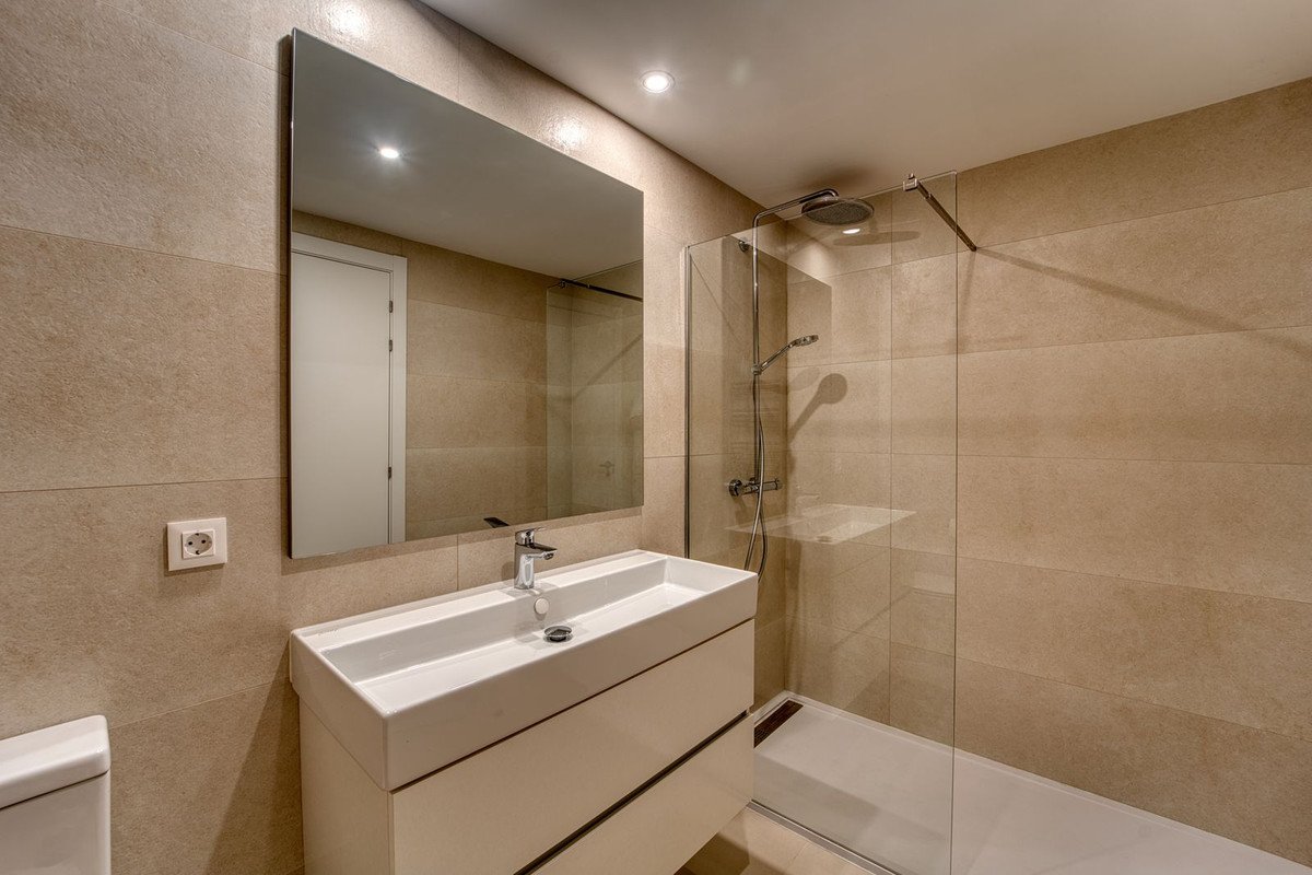 2 Bed Ground Floor Apartment in Estepona
