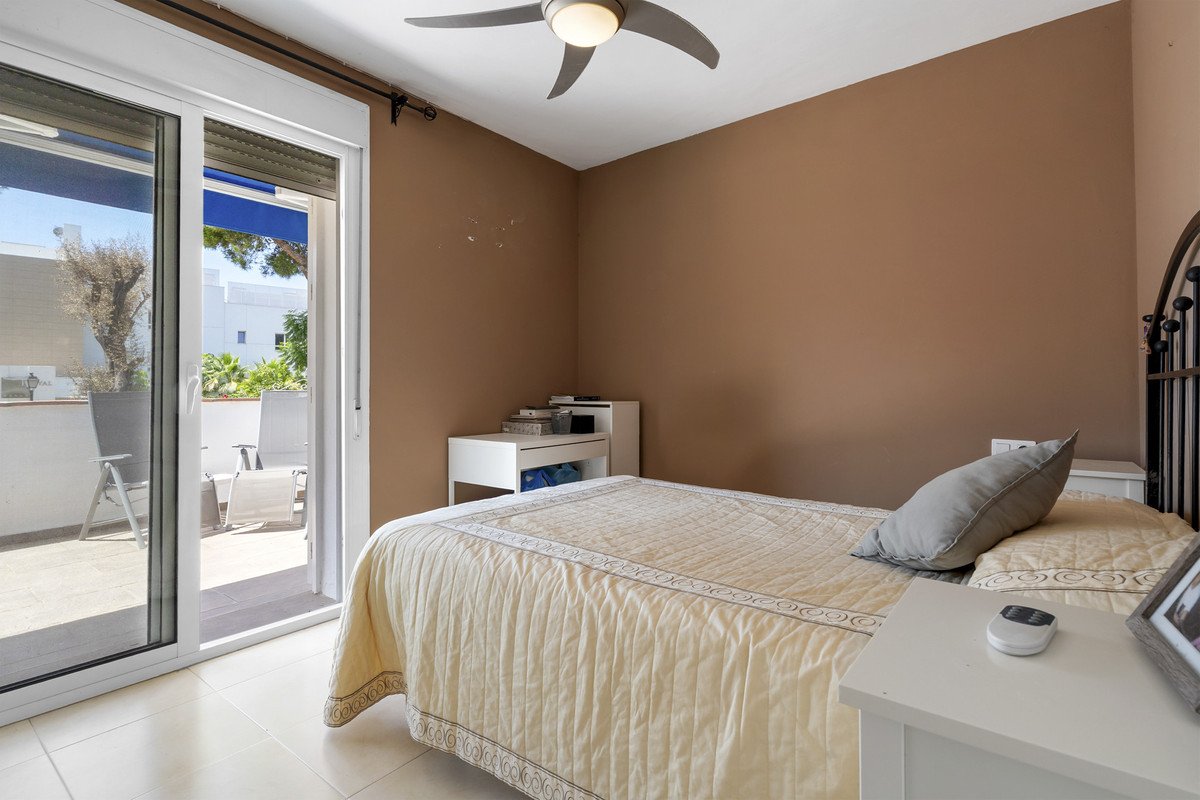 3 Bed Middle Floor Apartment in Nueva Andalucía