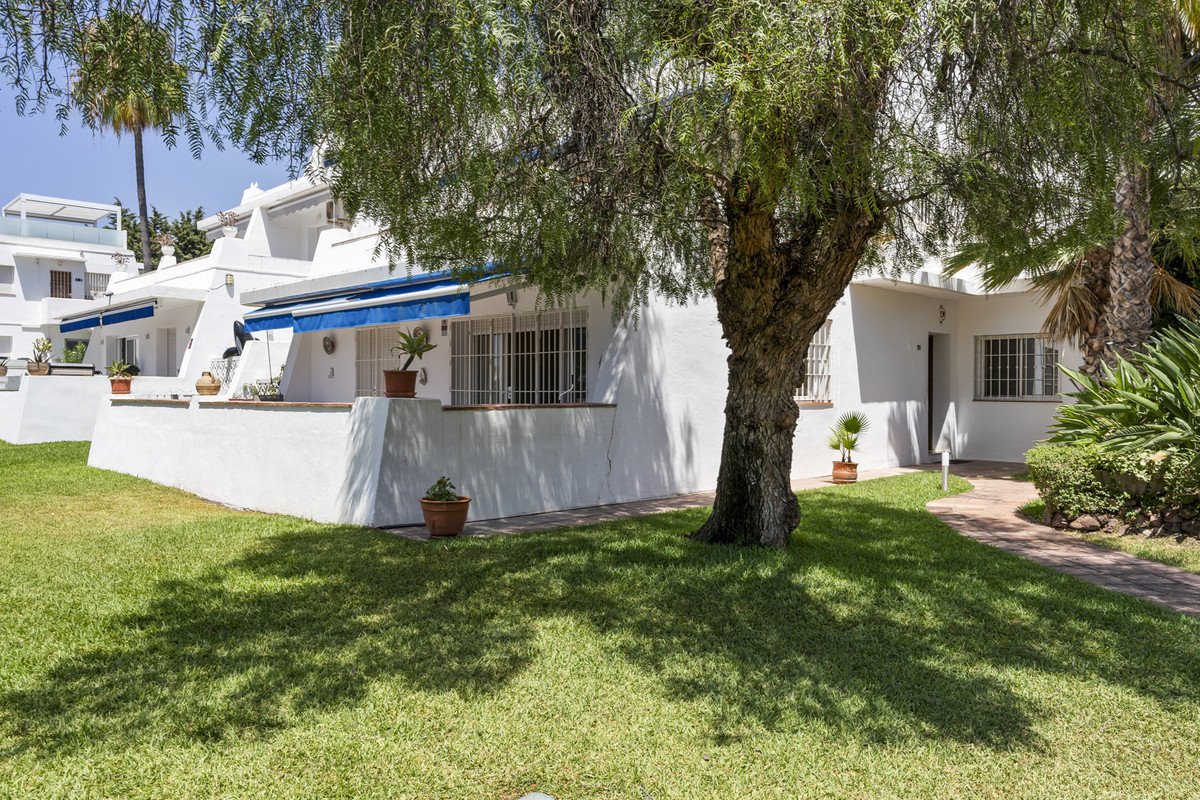3 Bed Middle Floor Apartment in Nueva Andalucía