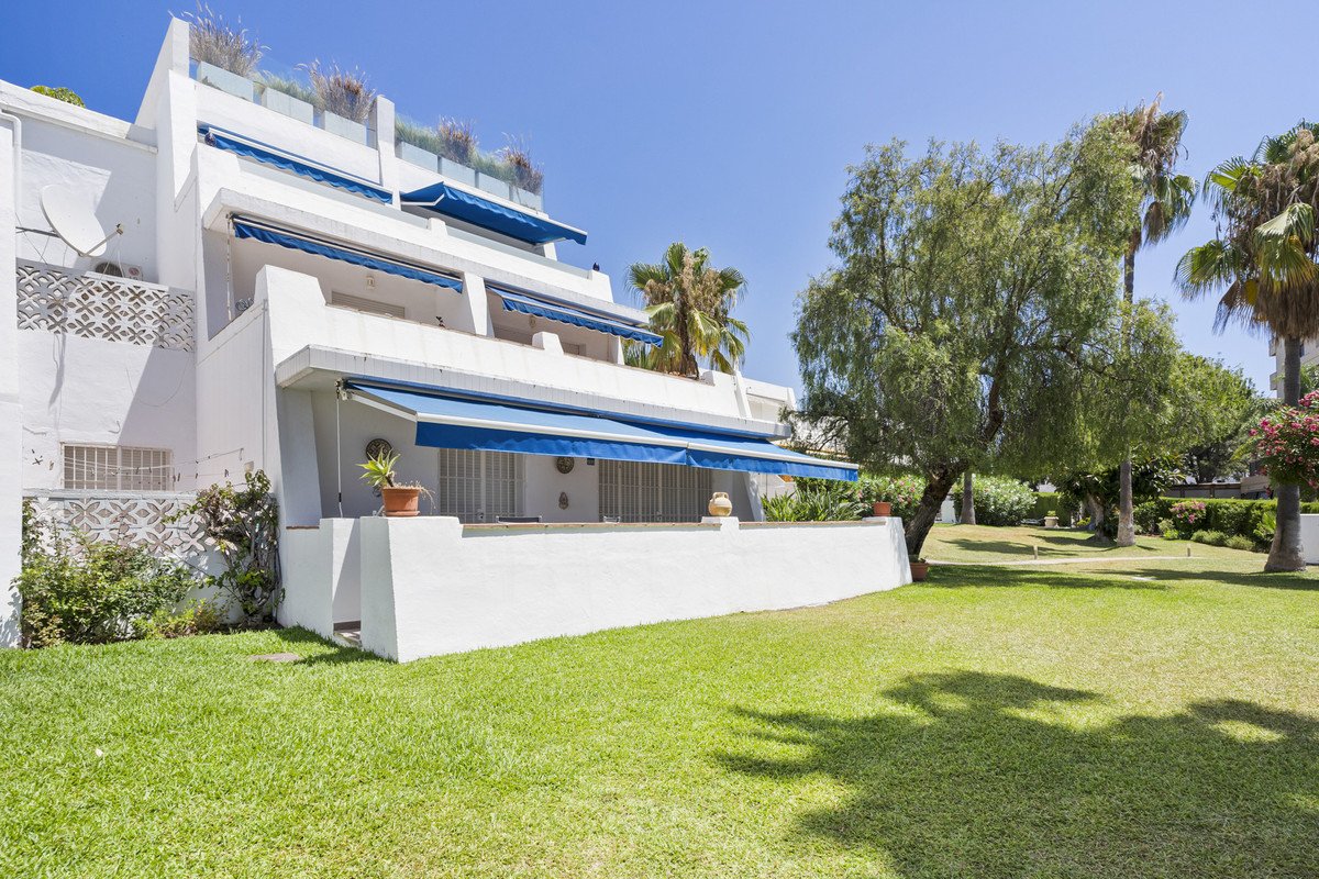 3 Bed Middle Floor Apartment in Nueva Andalucía
