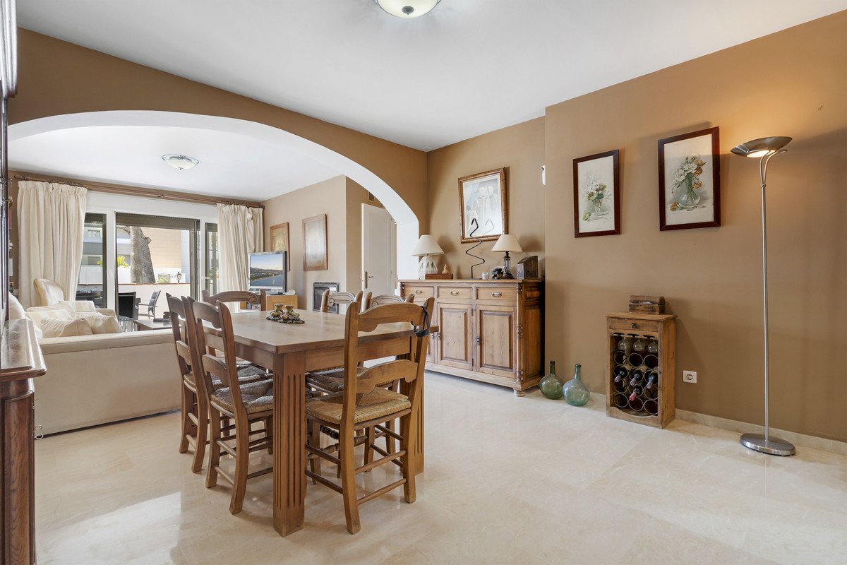 3 Bed Middle Floor Apartment in Nueva Andalucía