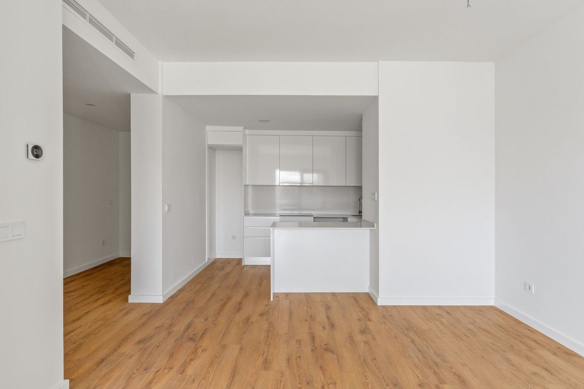 2 Bed Middle Floor Apartment in Estepona