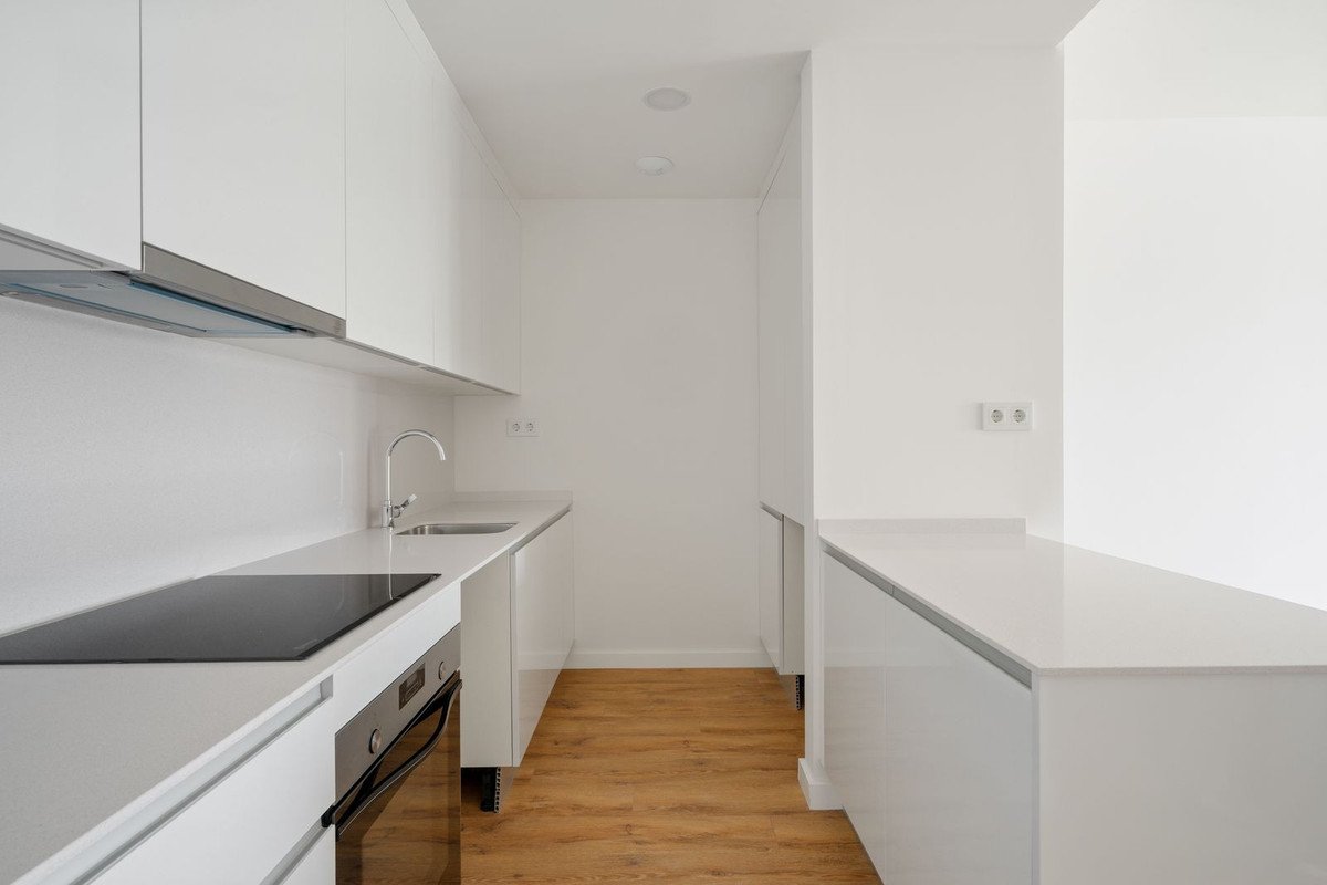 2 Bed Middle Floor Apartment in Estepona