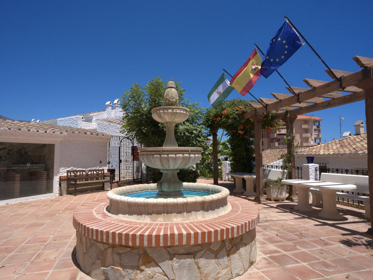 5 Bed Semi-Detached House in Torreblanca