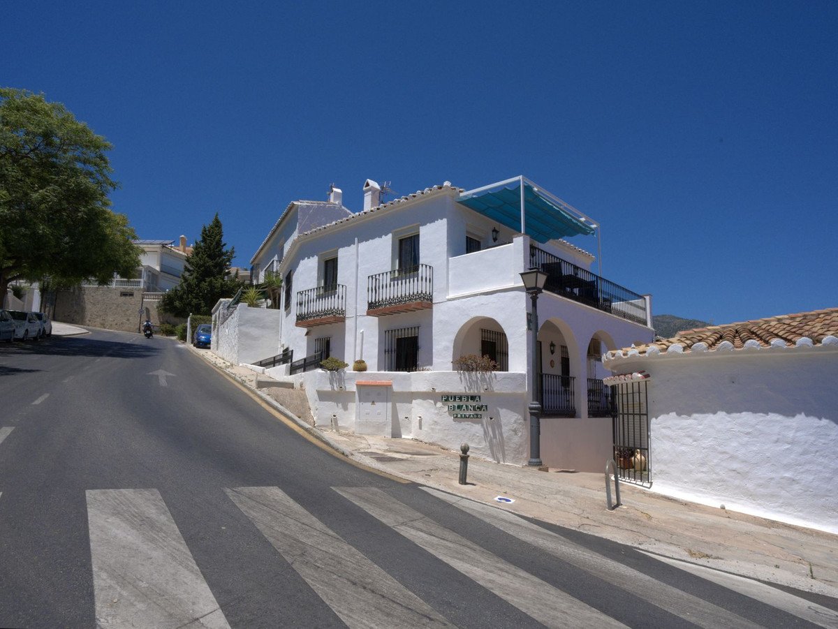 5 Bed Semi-Detached House in Torreblanca