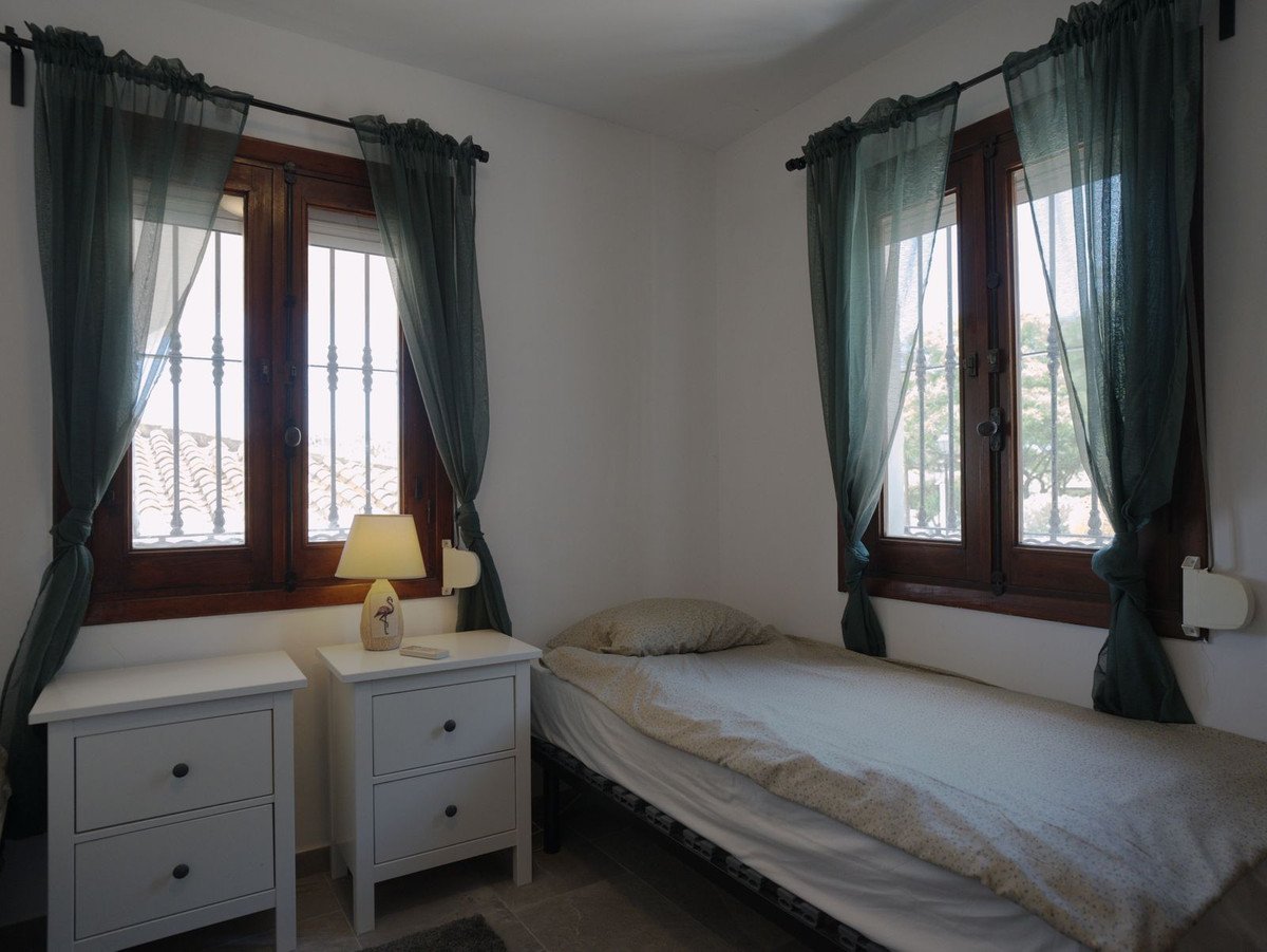 5 Bed Semi-Detached House in Torreblanca