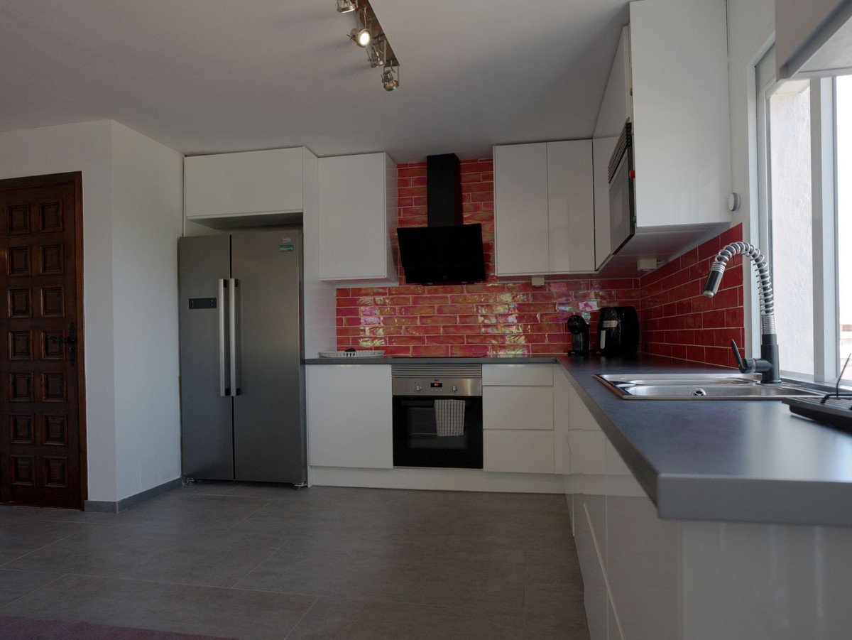 5 Bed Semi-Detached House in Torreblanca