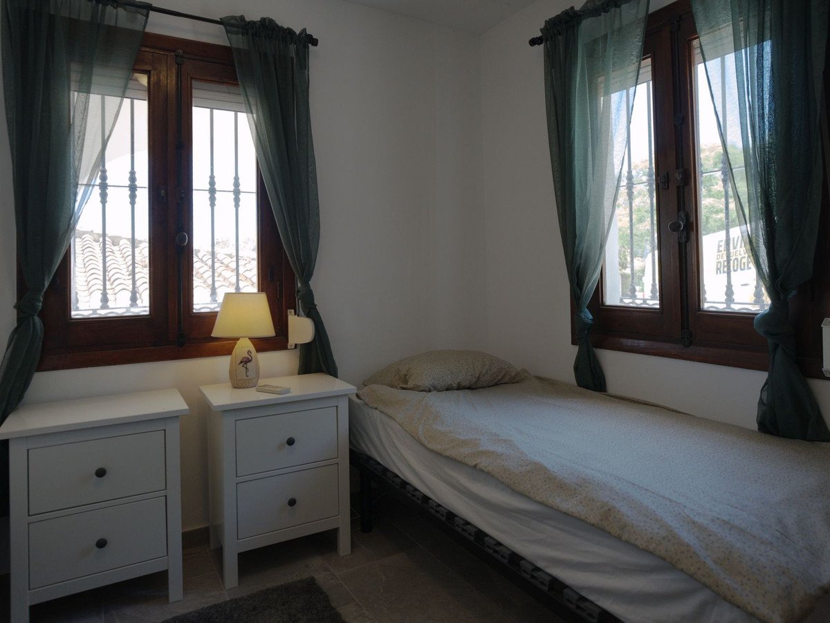 5 Bed Semi-Detached House in Torreblanca