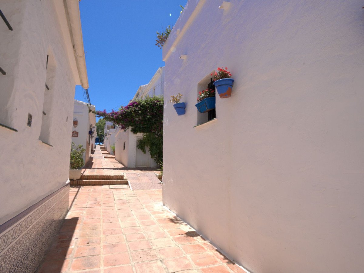 5 Bed Semi-Detached House in Torreblanca