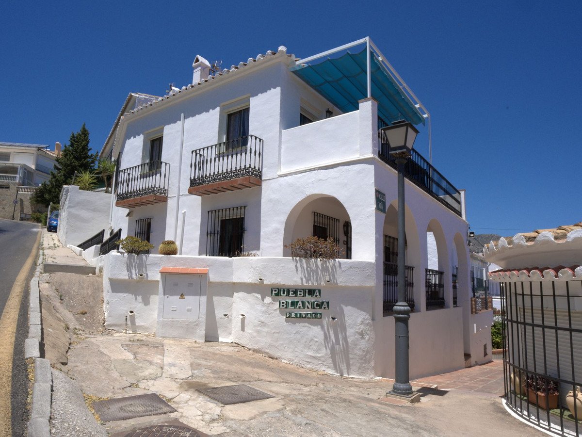 5 Bed Semi-Detached House in Torreblanca