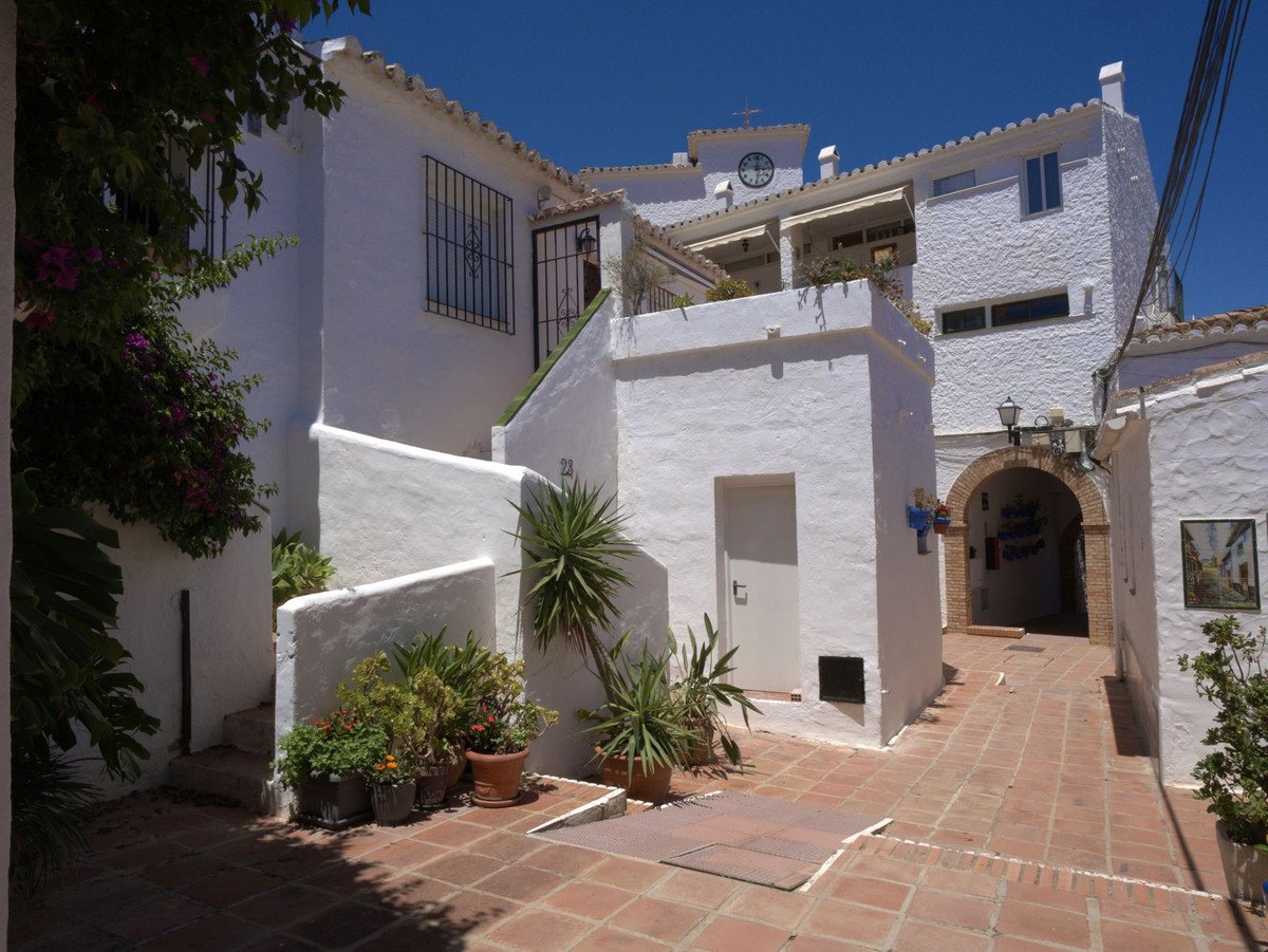 5 Bed Semi-Detached House in Torreblanca
