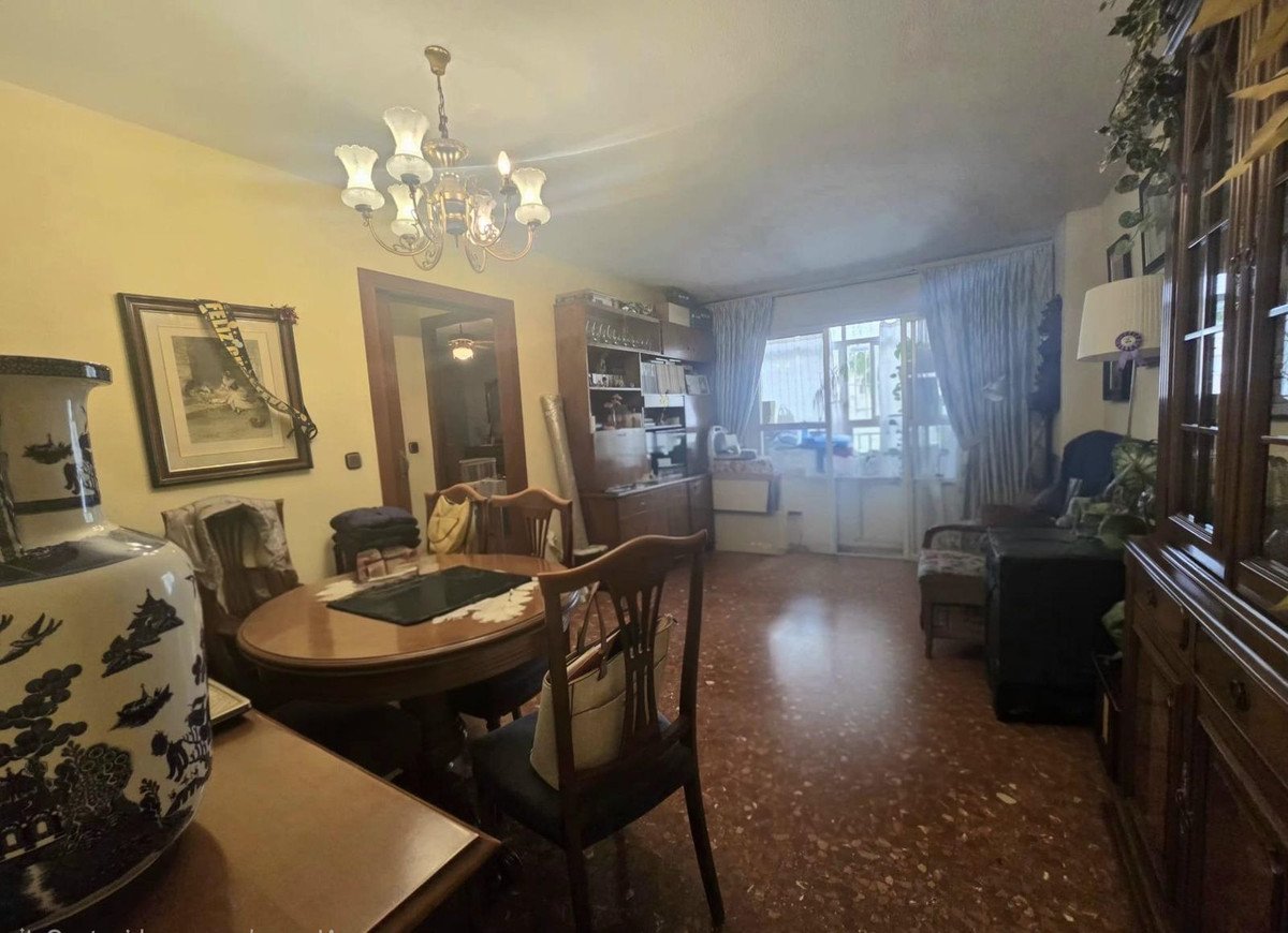 4 Bed Middle Floor Apartment in Málaga Centro
