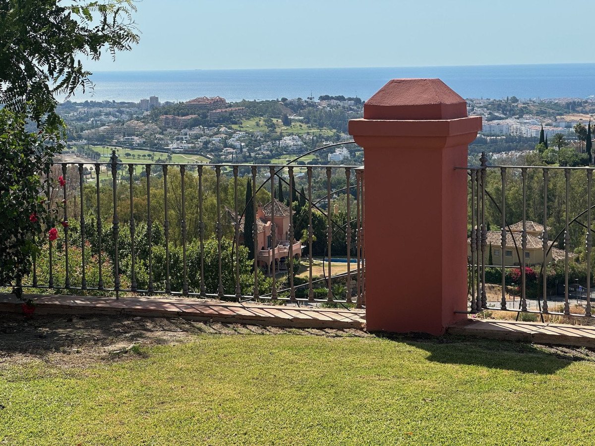 3 Bed Penthouse in Monte Halcones