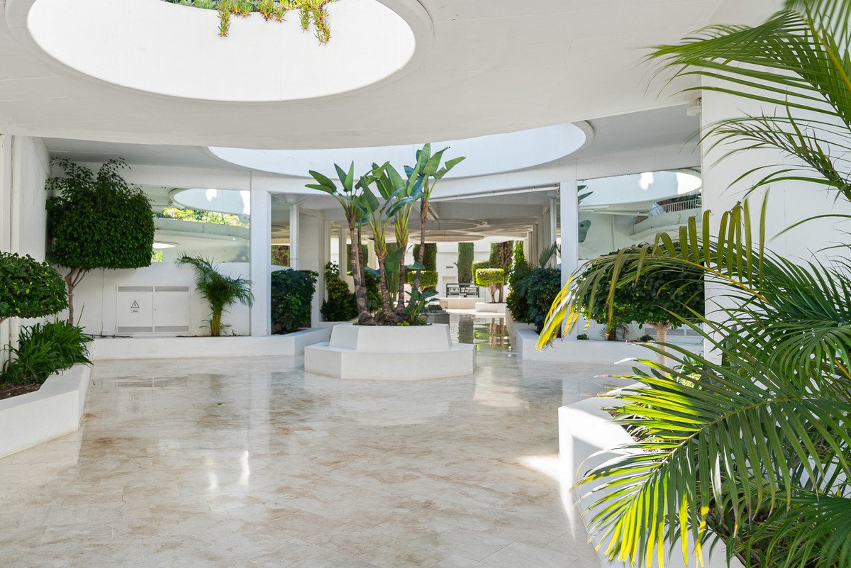 3 Bed Middle Floor Apartment in The Golden Mile