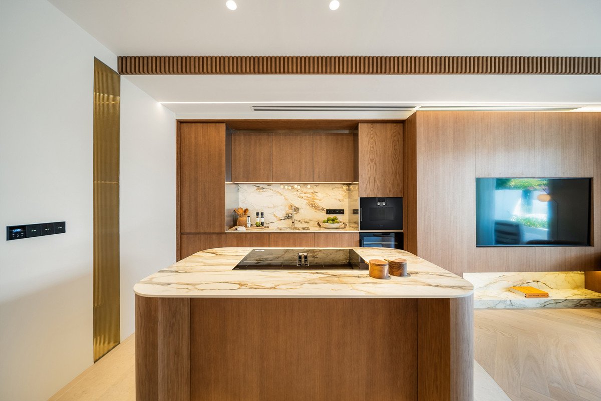 3 Bed Middle Floor Apartment in The Golden Mile