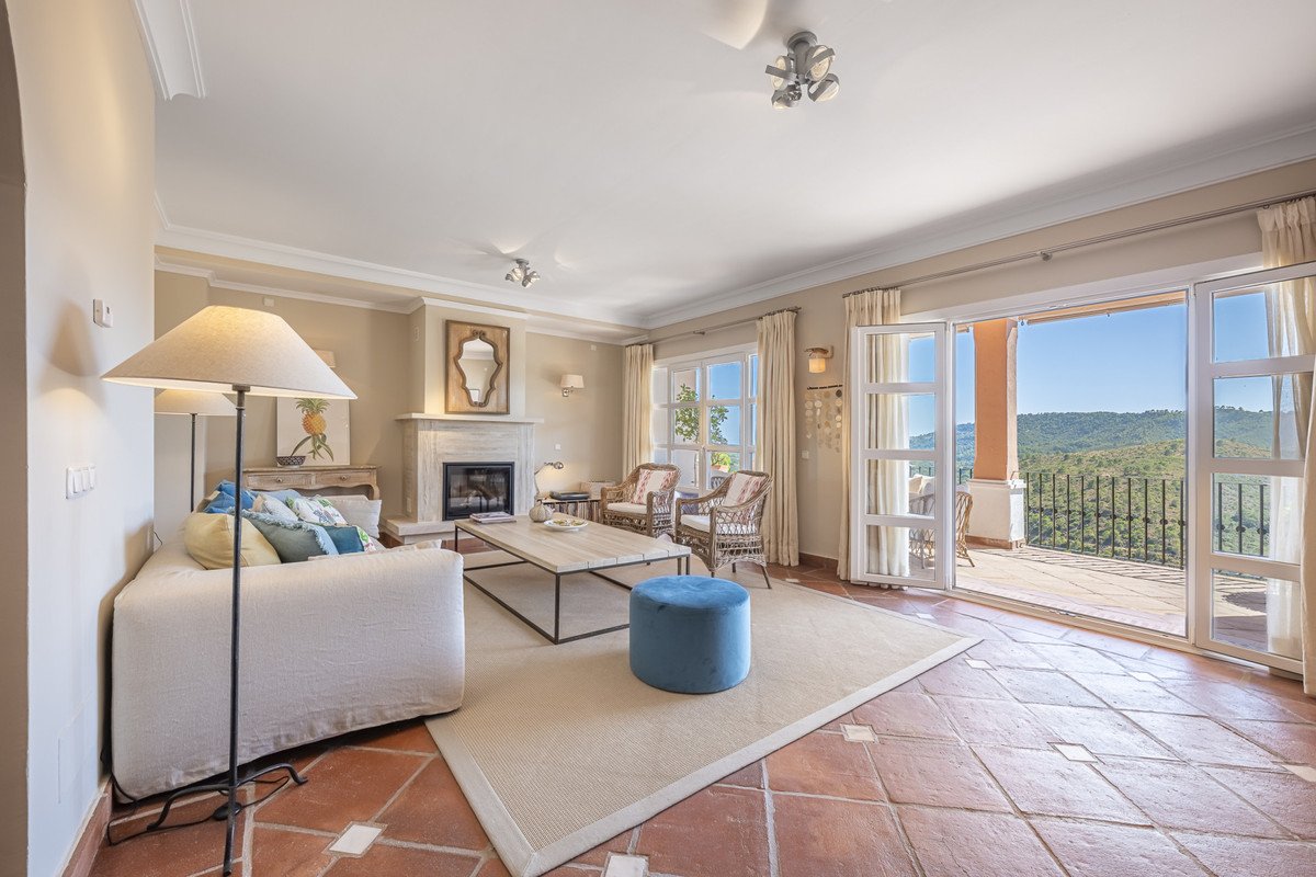 4 Bed Townhouse in Benahavís