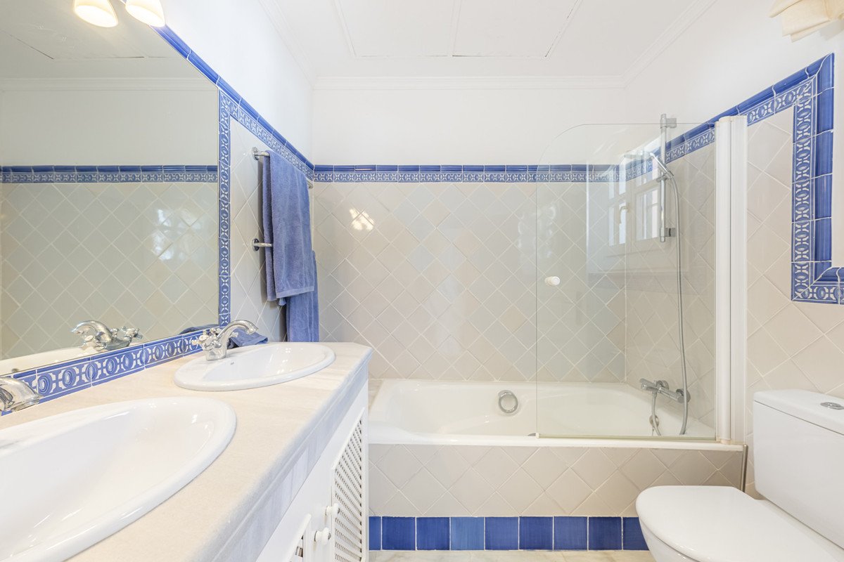 4 Bed Townhouse in Benahavís