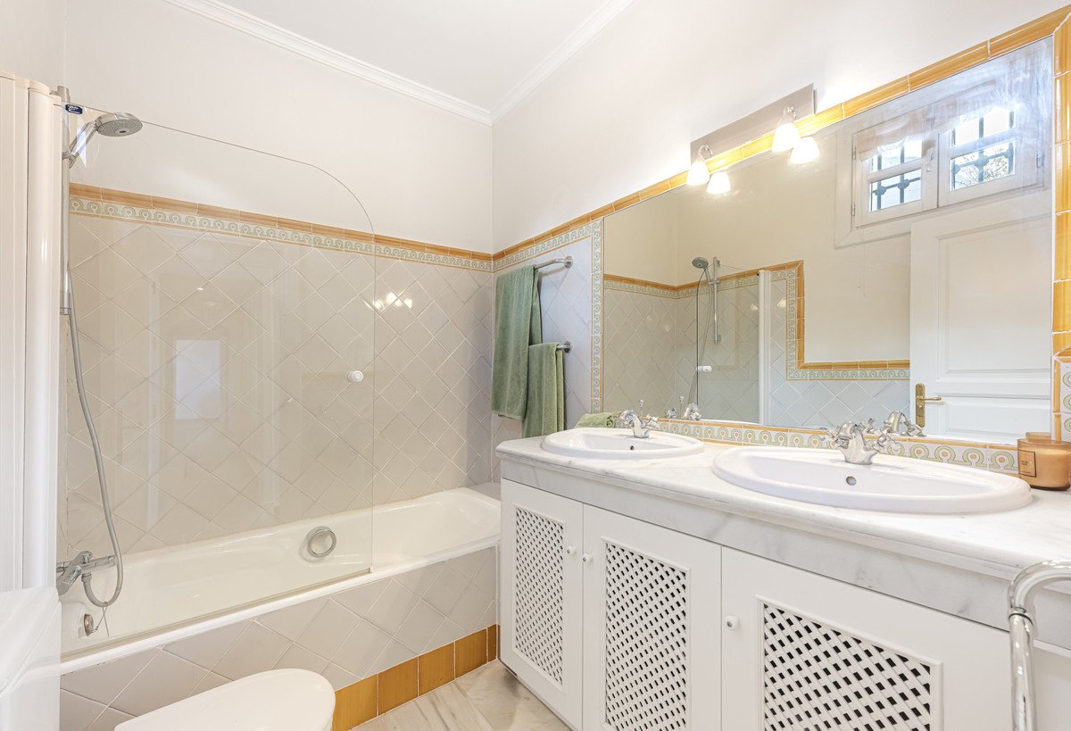 4 Bed Townhouse in Benahavís