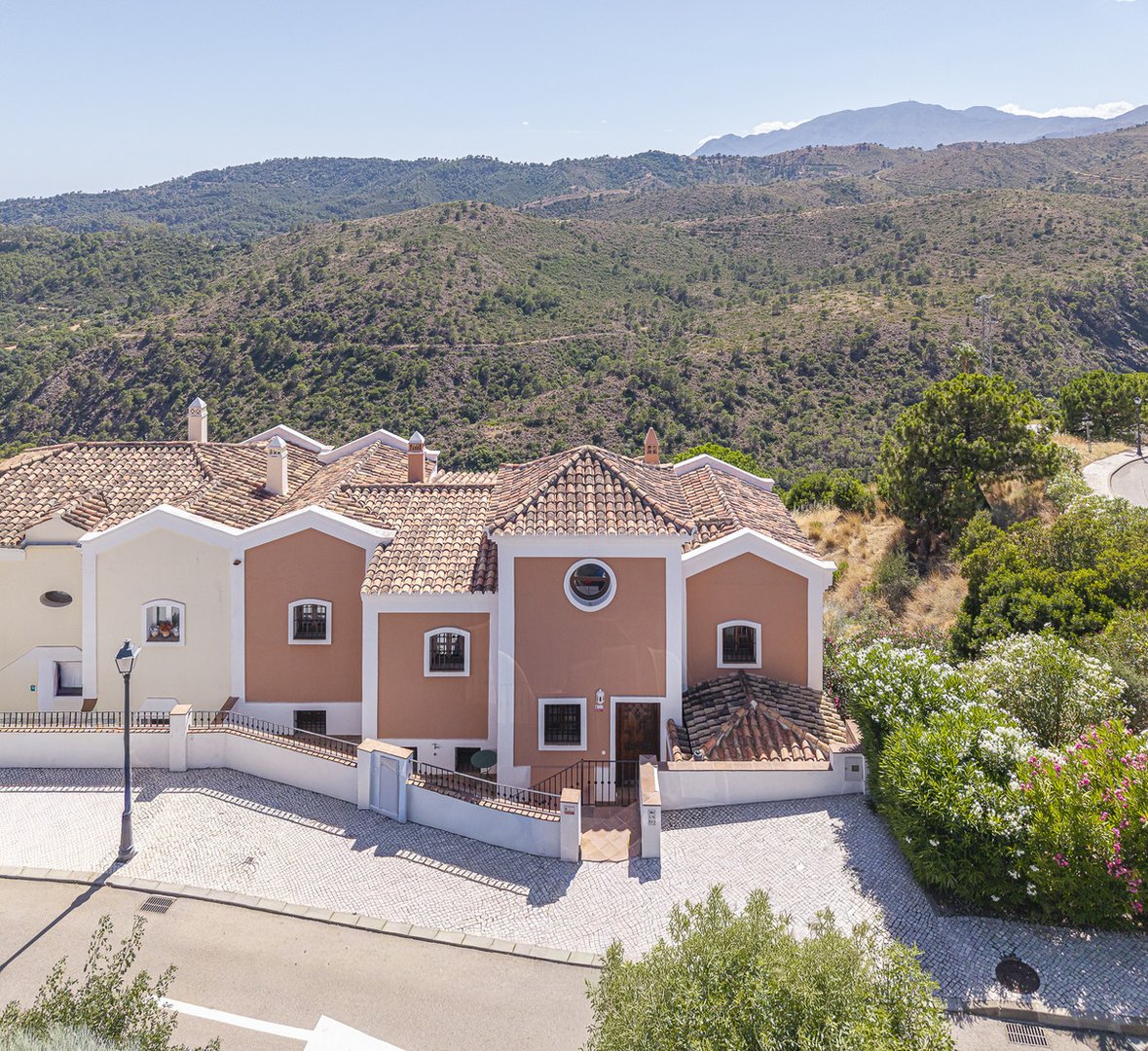 4 Bed Townhouse in Benahavís