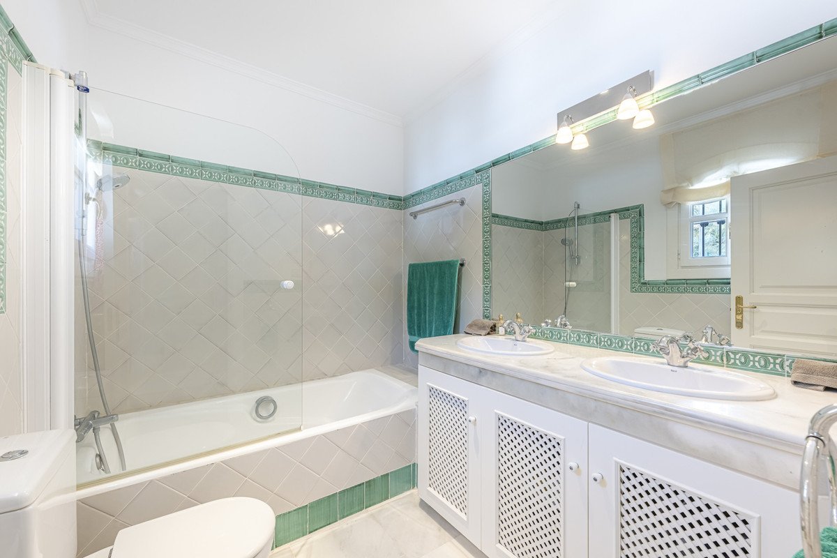 4 Bed Townhouse in Benahavís
