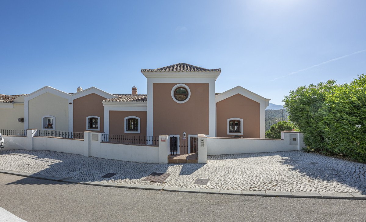 4 Bed Townhouse in Benahavís