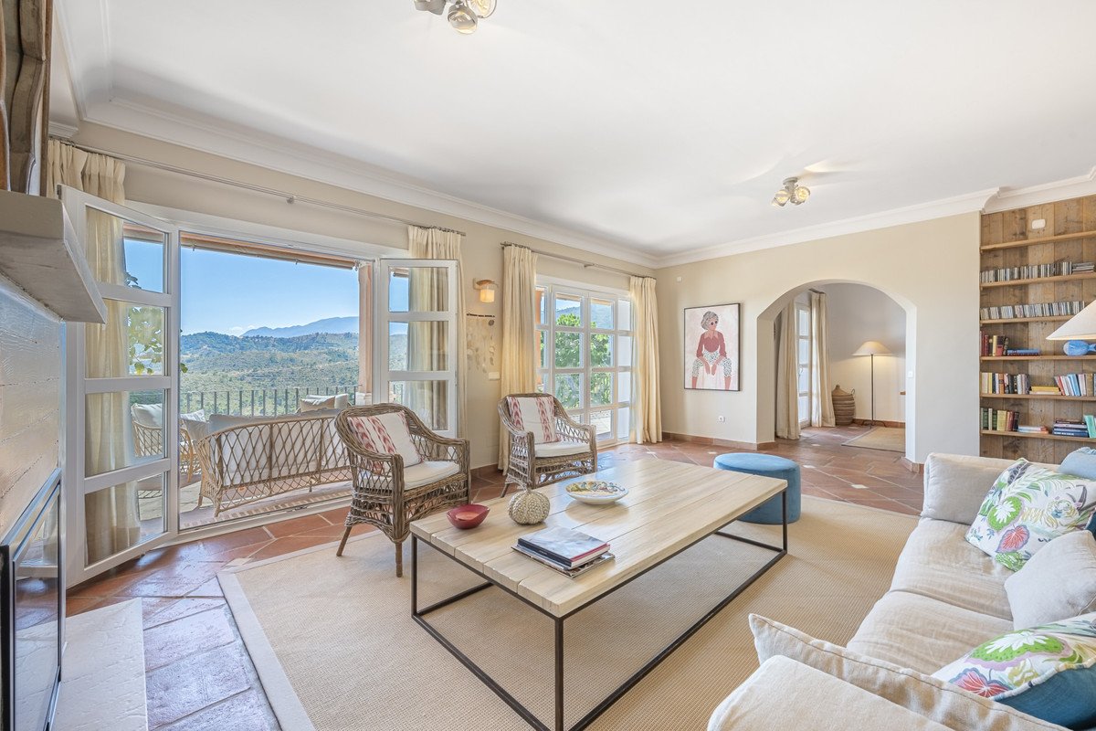 4 Bed Townhouse in Benahavís