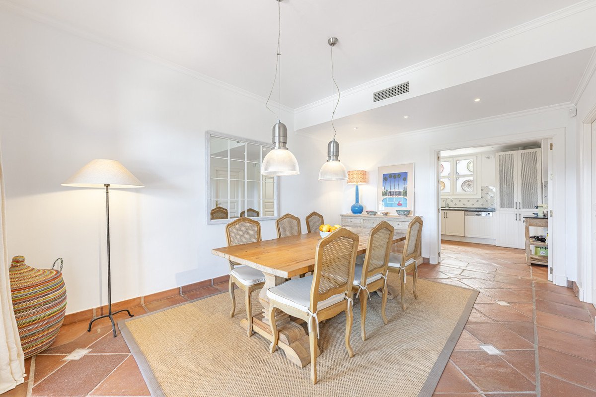 4 Bed Townhouse in Benahavís