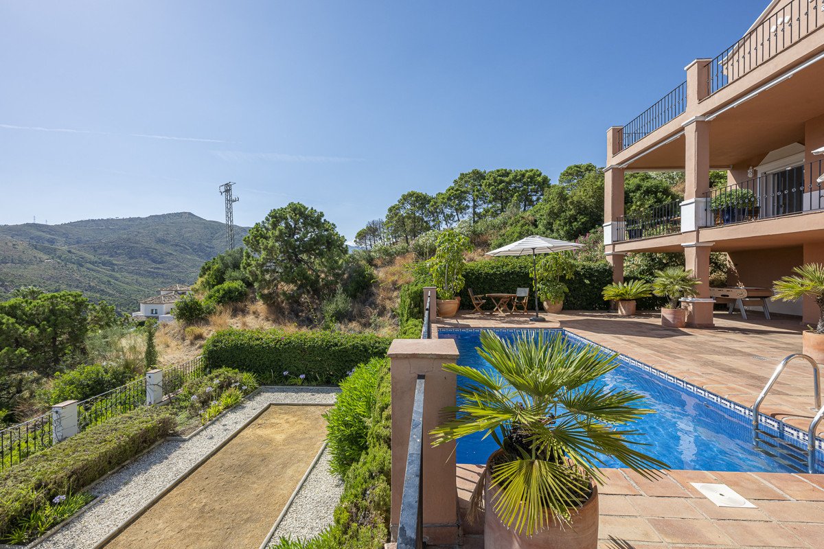 4 Bed Townhouse in Benahavís