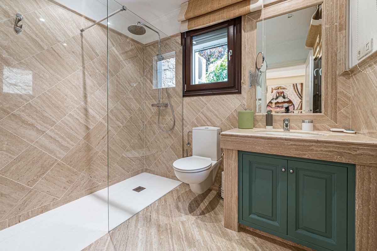 3 Bed Ground Floor Apartment in The Golden Mile