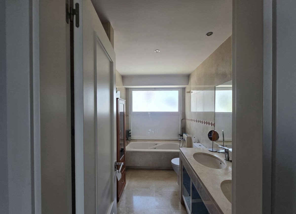 5 Bed Townhouse in The Golden Mile