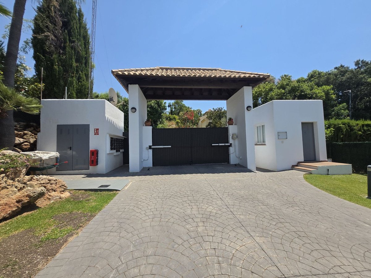 5 Bed Townhouse in The Golden Mile
