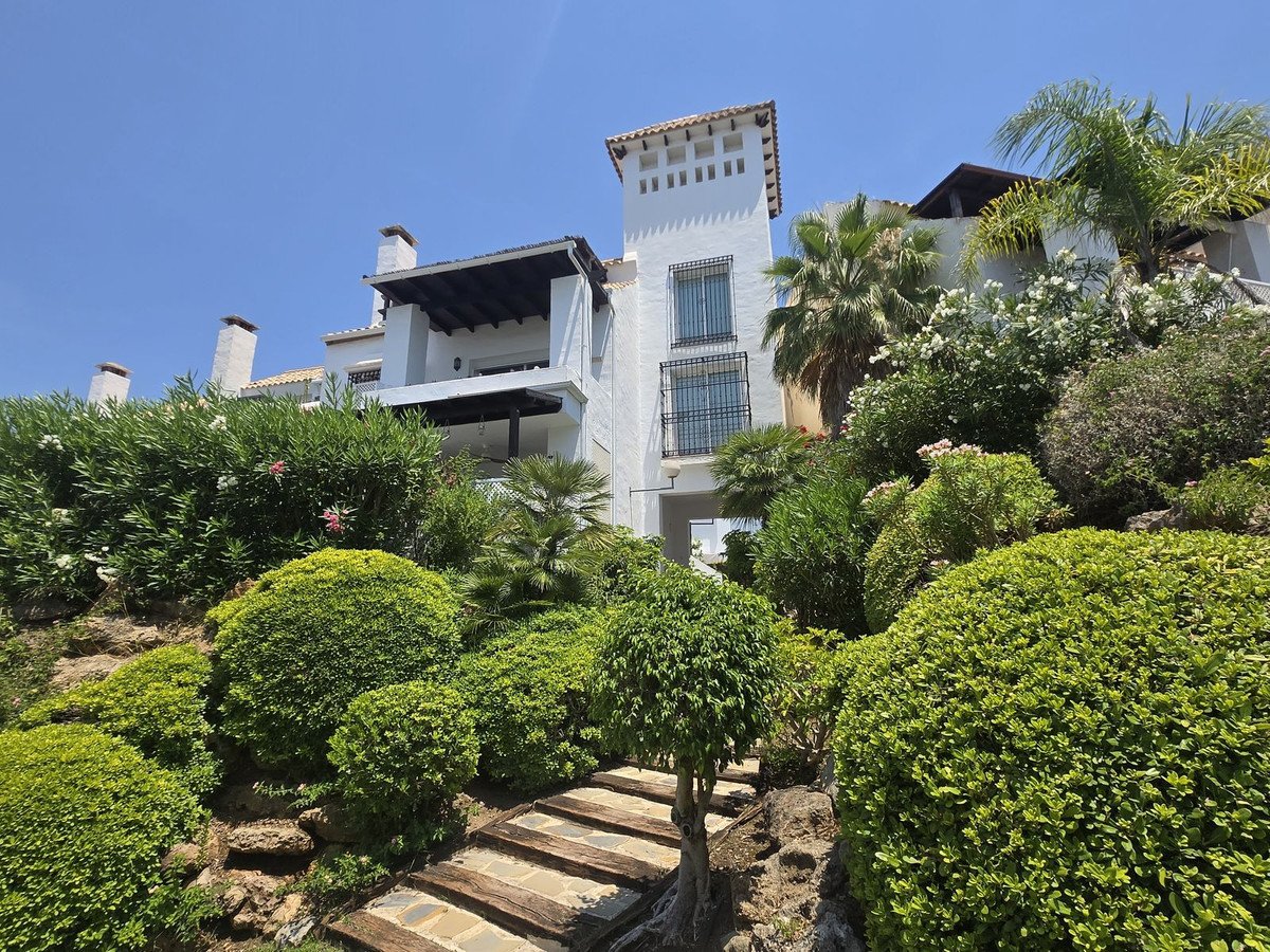 5 Bed Townhouse in The Golden Mile