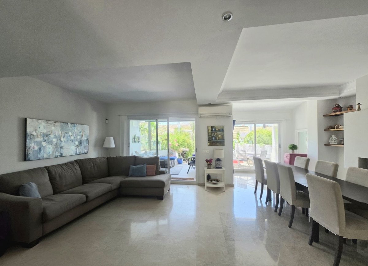 5 Bed Townhouse in The Golden Mile