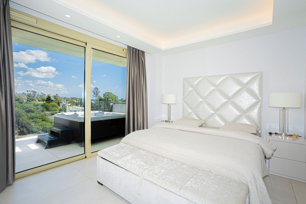 3 Bed Penthouse Duplex in Puerto Banús