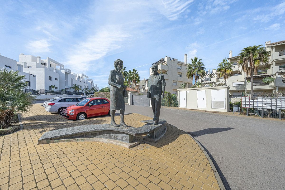 36 Bed Building in El Paraiso