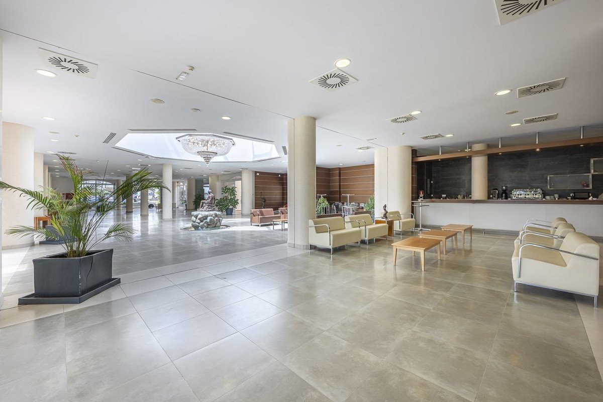 36 Bed Building in El Paraiso