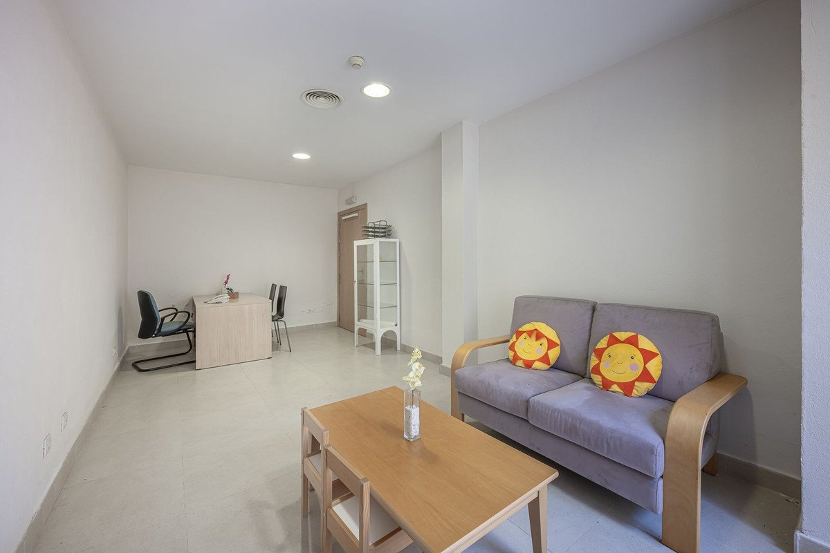 36 Bed Building in El Paraiso